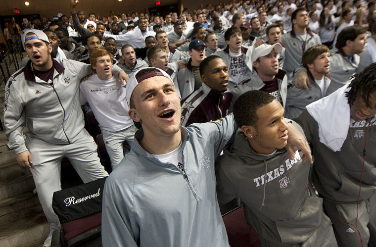 Aggie basketball team shares court with Johnny Manziel, teammates